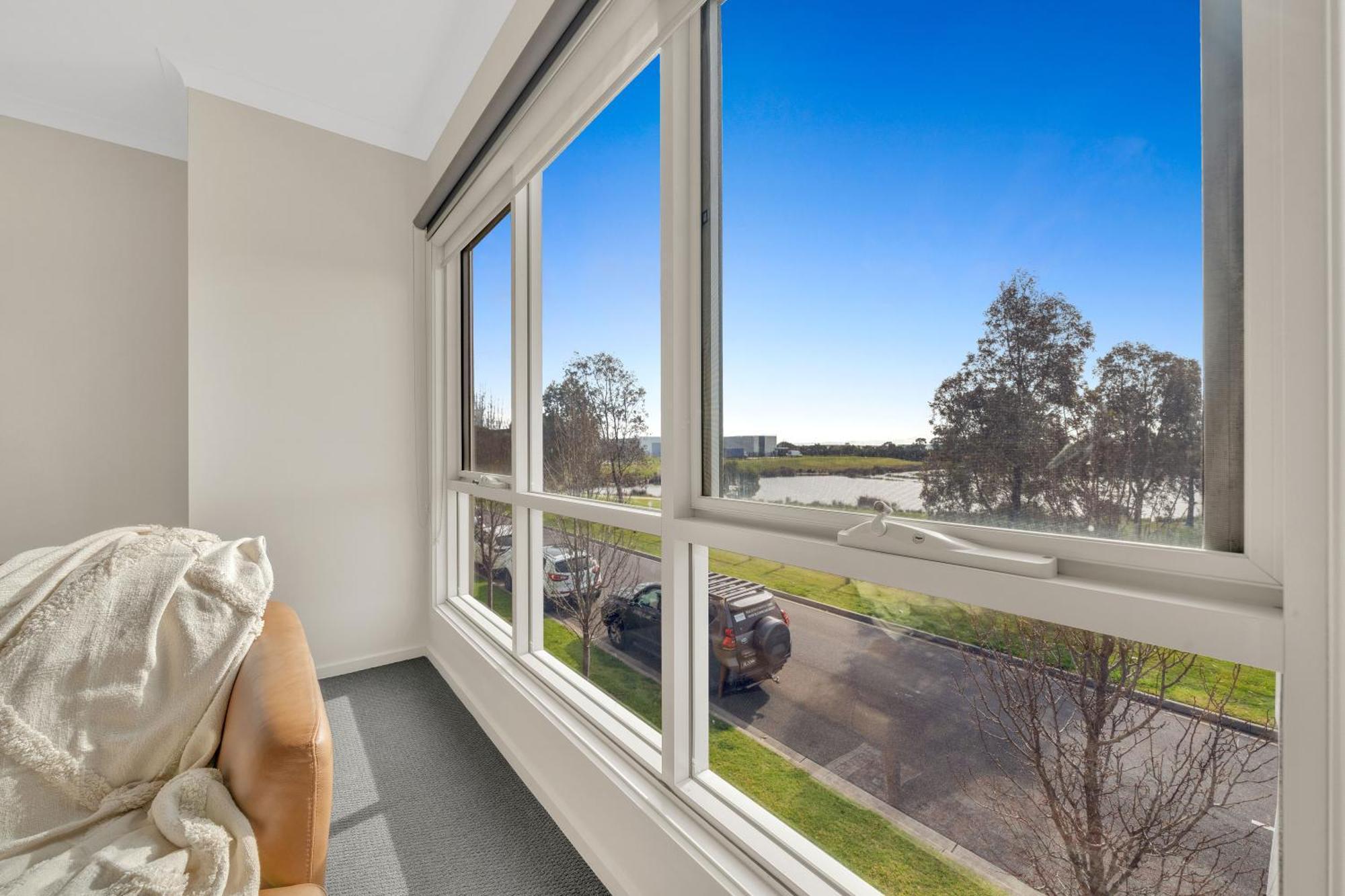 Cozy Lake Facing Apartment King Bed Cranbourne Exterior photo