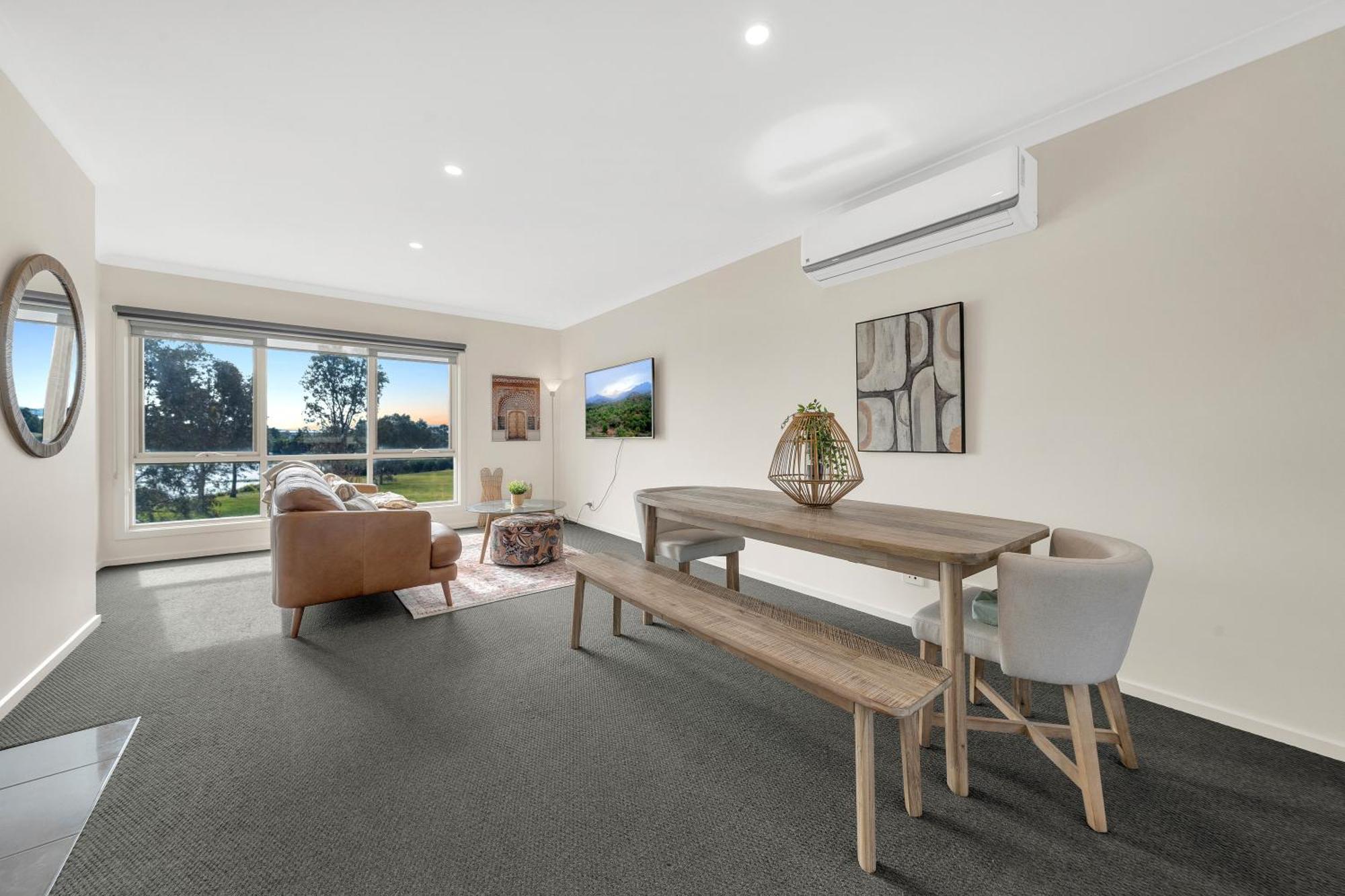 Cozy Lake Facing Apartment King Bed Cranbourne Exterior photo