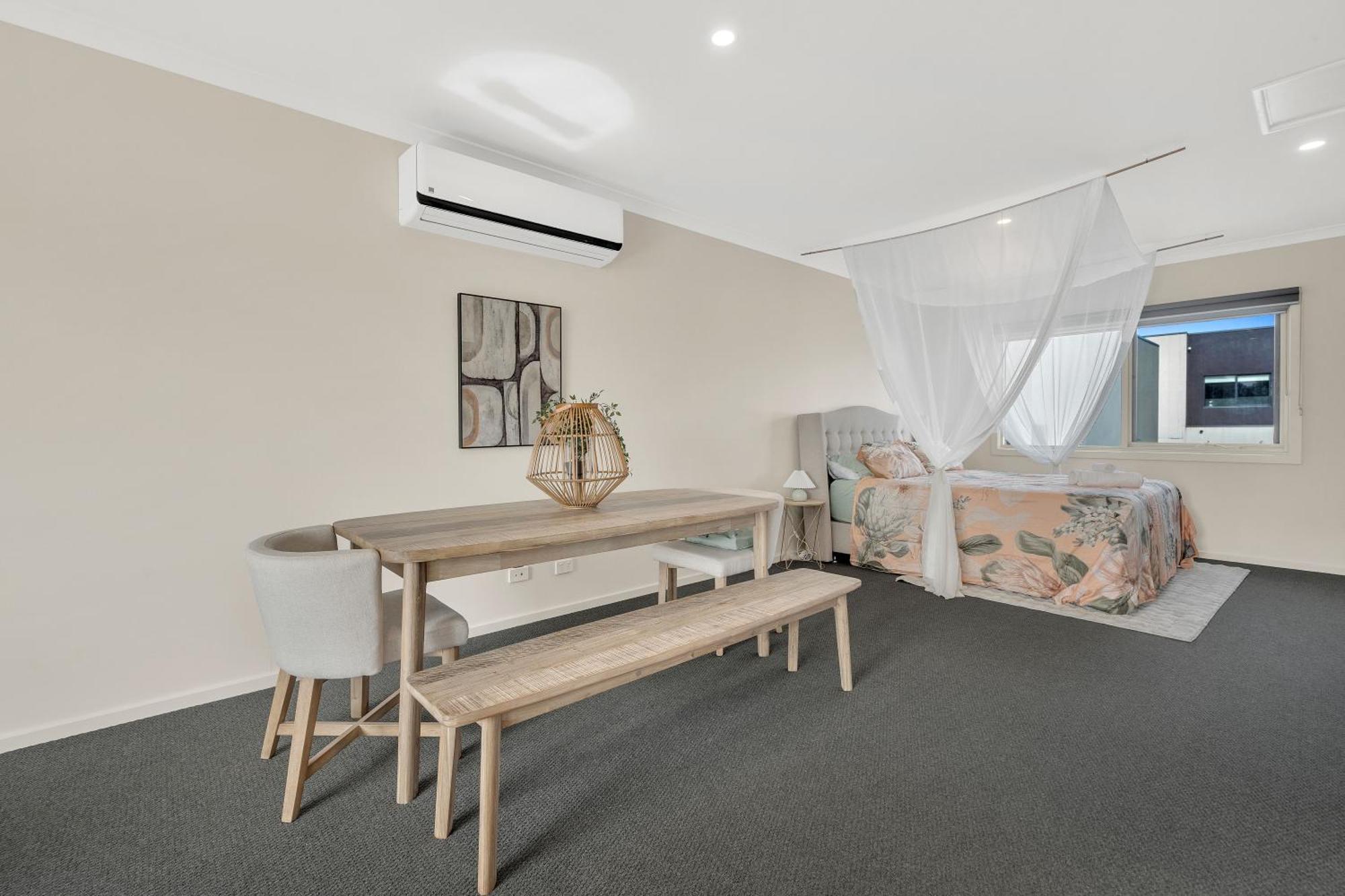 Cozy Lake Facing Apartment King Bed Cranbourne Exterior photo